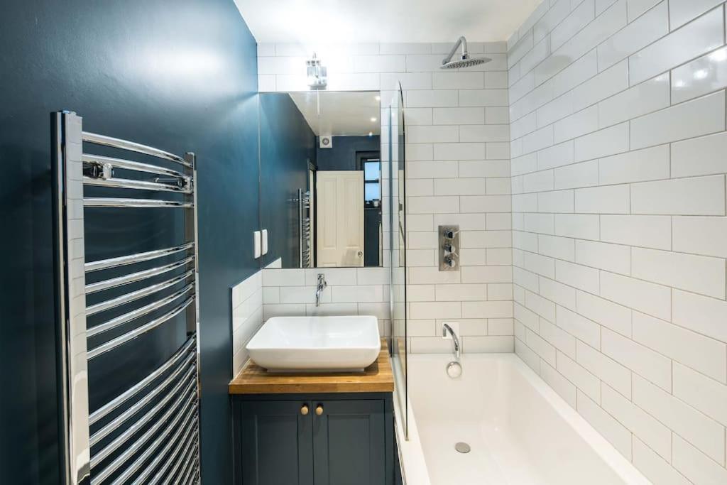 Superb Retreat Central Next Tube Apartment London Ngoại thất bức ảnh